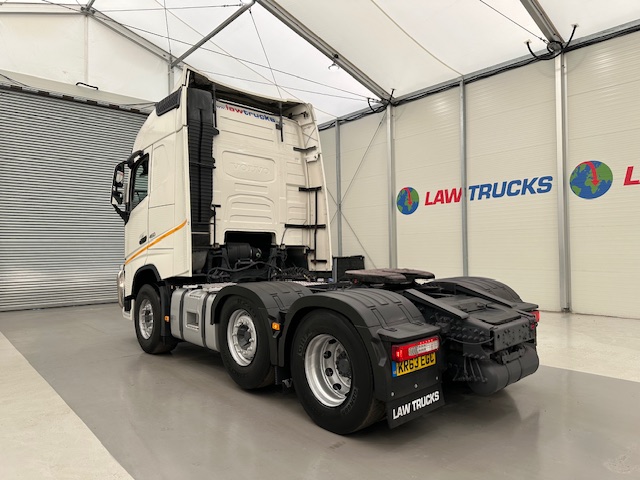 Volvo FH 460 Euro 5 6×2 Tractor Unit Safari Edition