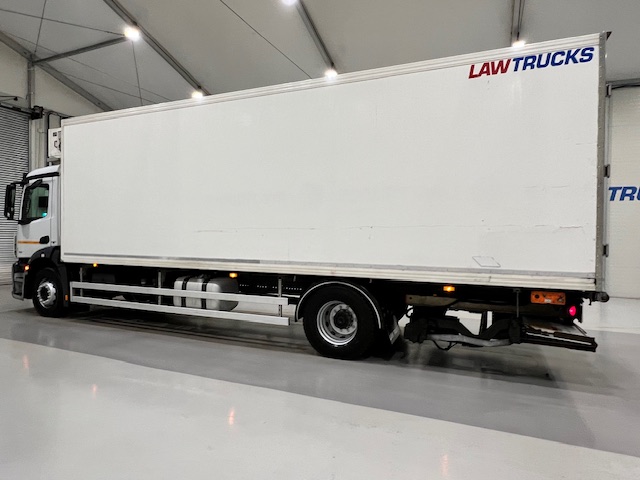 Mercedes Antos 1827 Day Cab Fridge Box