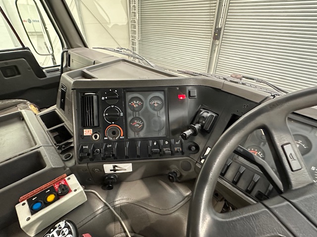 Volvo FL10 320 4×2 Sleeper Cab Tractor Unit