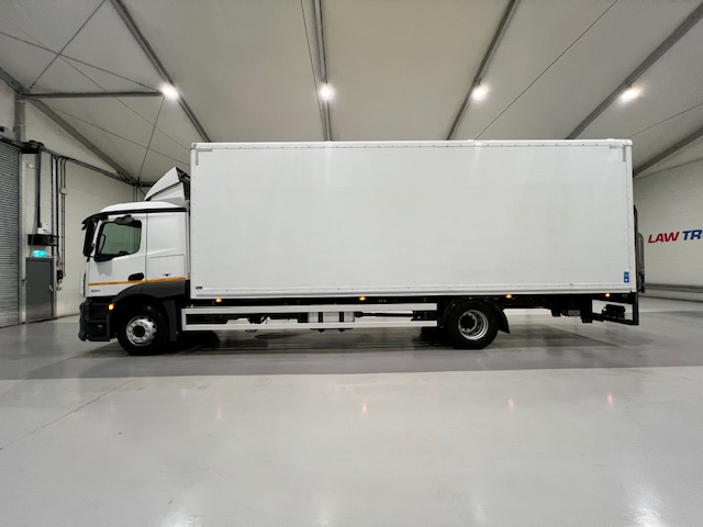 Mercedes Actros 1824 4×2 Sleeper Cab Box Van