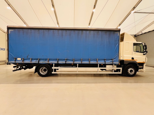 DAF CF 220 4×2 Sleeper Cab Curtainsider