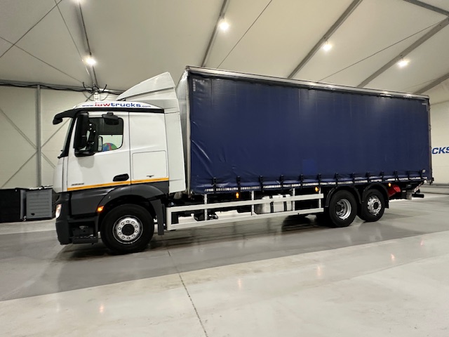 Mercedes Actros 2530 6×2 Sleeper Cab Curtainsider