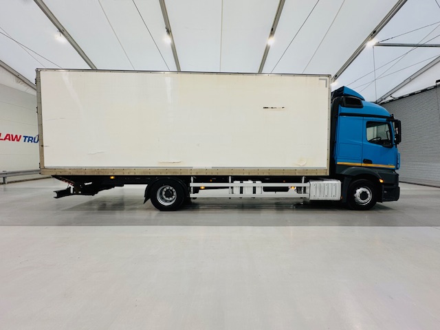 Mercedes Actros 1830 Sleeper Curtainsider Box Van