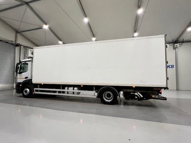 Mercedes Antos 1827 Day Cab Fridge Box