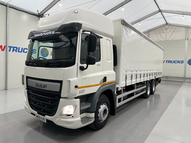 DAF CF 330 6×2 10 Tyre Sleeper Cab Curtainsider