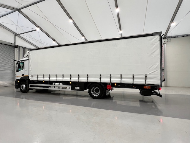 Mercedes Actros 1824 Day Cab Curtainsider