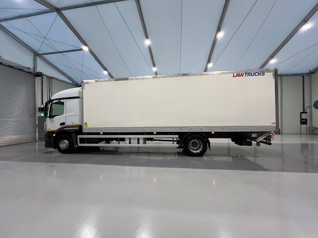 Mercedes Actros 1824 4×2 Sleeper Cab Box Van