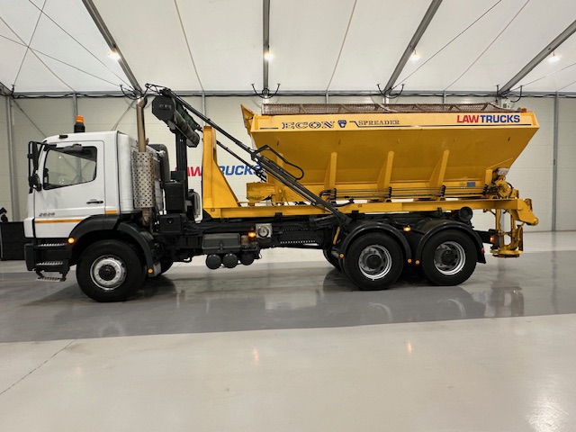 Mercedes Axor 2628 6×4 Day Cab Hookloader Gritter
