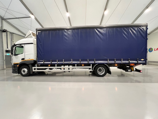 Mercedes Actros 1824 Sleeper Cab Curtainsider