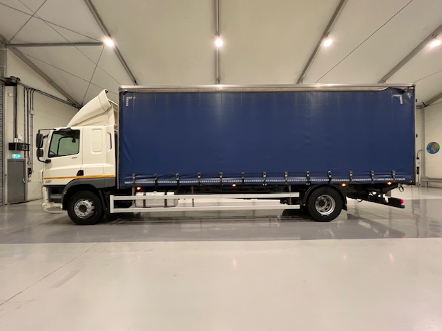 DAF CF 250 4×2 Sleeper Cab Curtainsider
