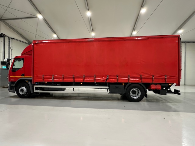 DAF LF 250 Sleeper Cab Curtainsider