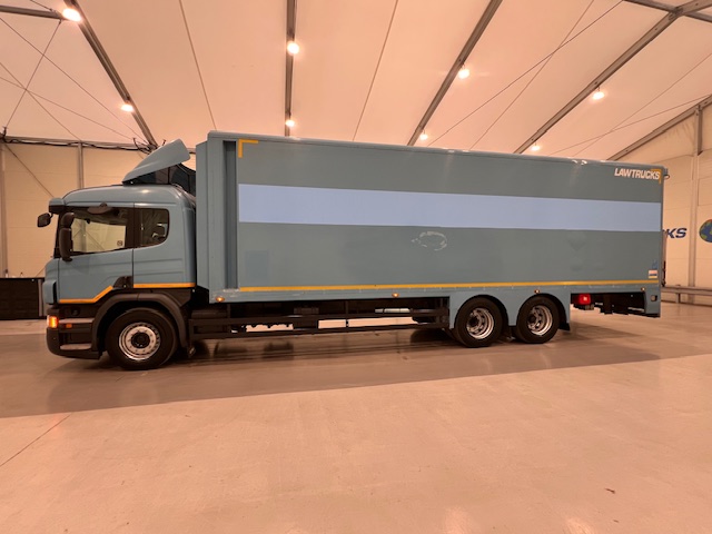 Scania P320 6×2 10 Tyre Rear Lift Insulated Box Van