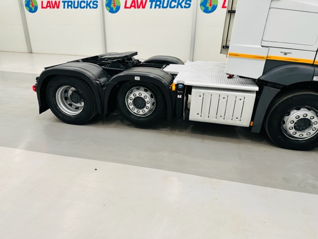 Mercedes Actros 2543 6×2 Midlift Tractor Unit