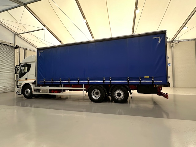 Iveco Stralis 360 6×2 Rear Steer Curtainsider