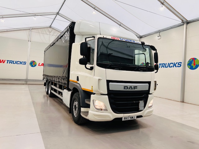 DAF CF 330 6×2 Rear Lift Sleeper Cab Curtainsider