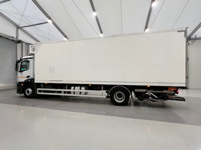 Mercedes Antos 1827 Day Cab Fridge Box
