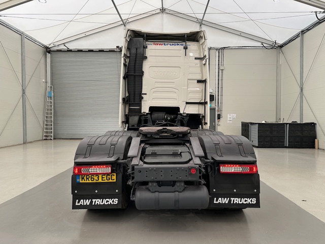 Volvo FH 460 Euro 5 6×2 Tractor Unit Safari Edition