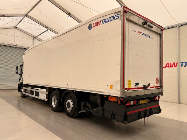 Iveco Stralis 310 AT 6×2 Box Van