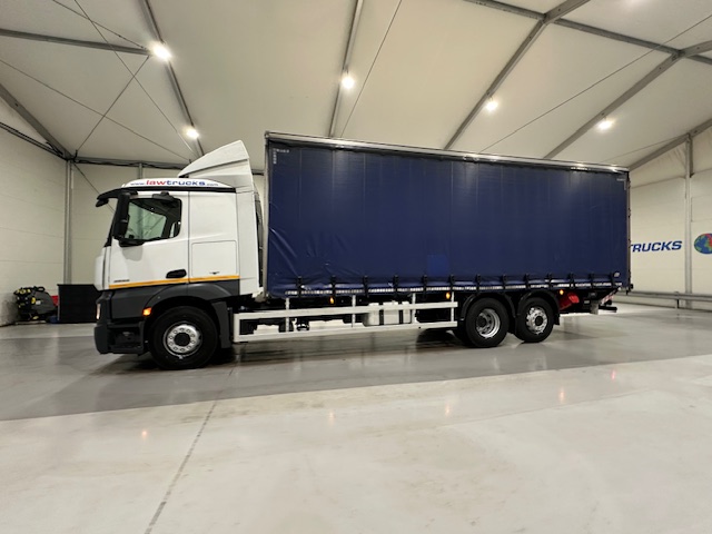 Mercedes Actros 2530 6×2 Sleeper Cab Curtainsider