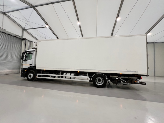 Mercedes Antos 1827 Day Cab Fridge Box