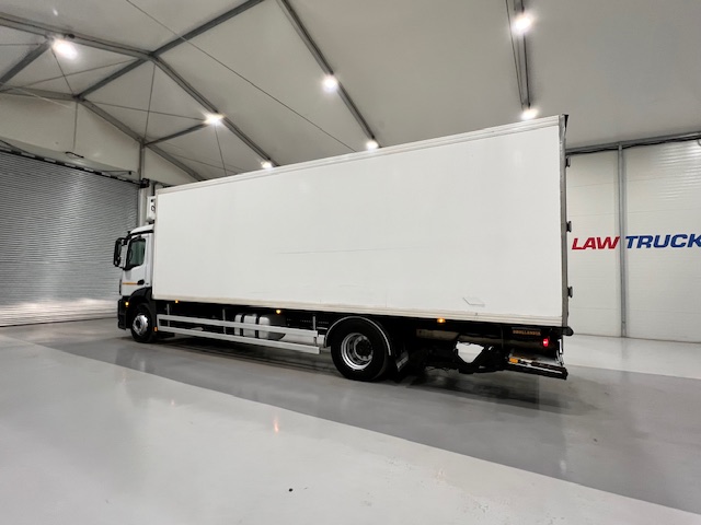Mercedes Antos 1827 Day Cab Fridge Box