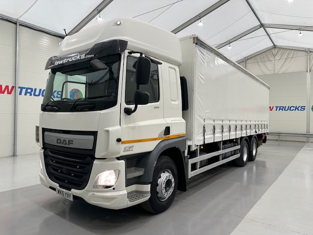 DAF CF 330 6×2 10 Tyre Sleeper Cab Curtainsider