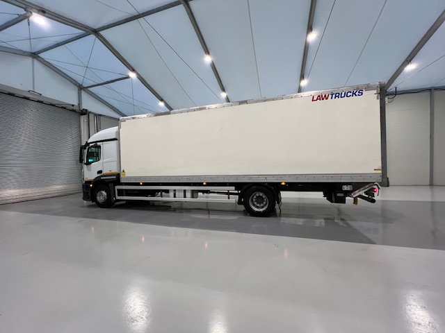 Mercedes Actros 1824 4×2 Sleeper Cab Box Van