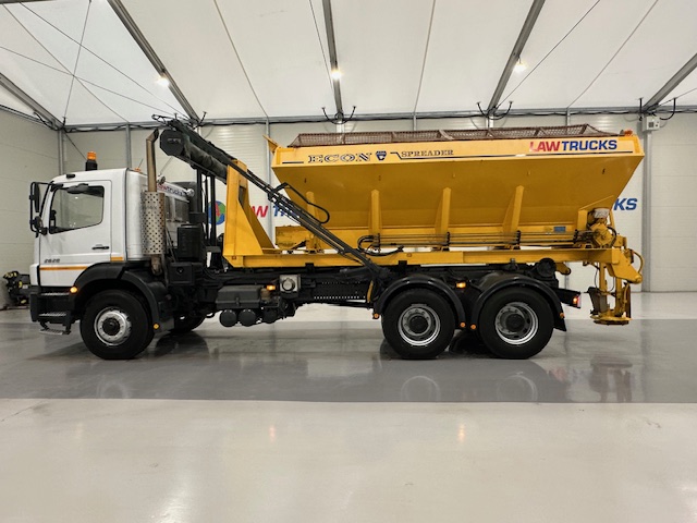 Mercedes Axor 2628 6×4 Day Cab Hookloader Gritter