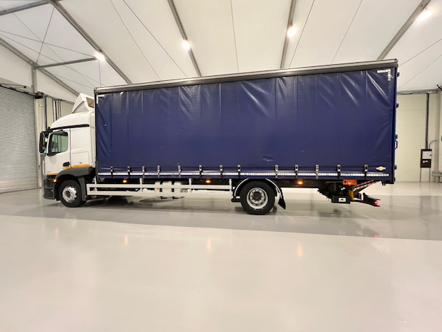 Mercedes Actros 1824 Sleeper Cab Curtainsider