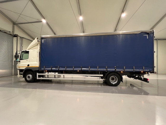 DAF CF 250 4×2 Sleeper Cab Curtainsider