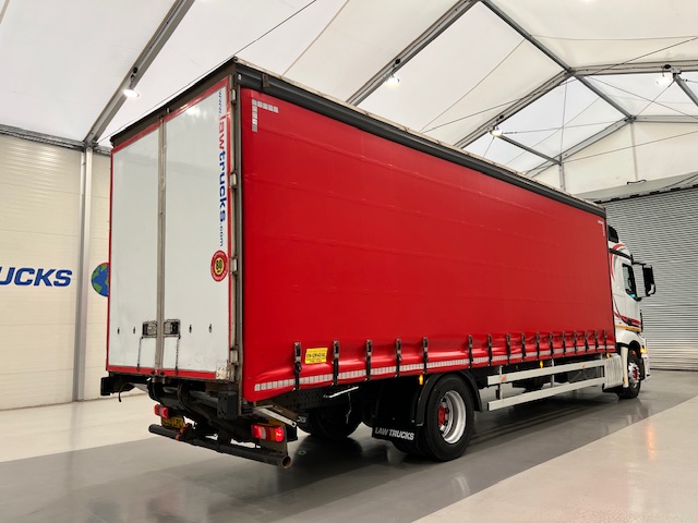 Mercedes Actros 1824 4×2 Sleeper Cab Curtainsider
