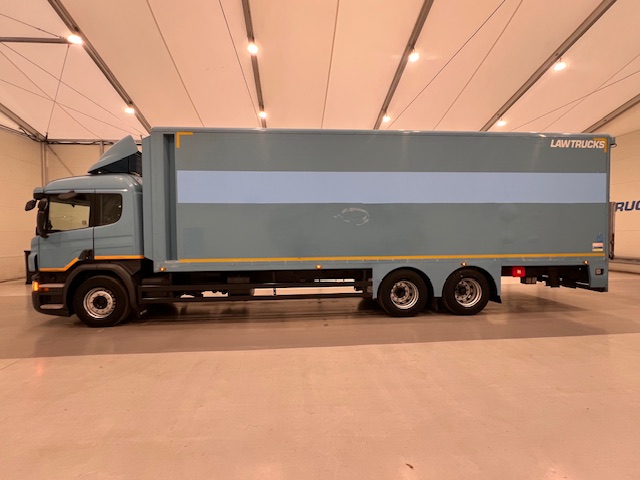 Scania P320 6×2 10 Tyre Rear Lift Insulated Box Van