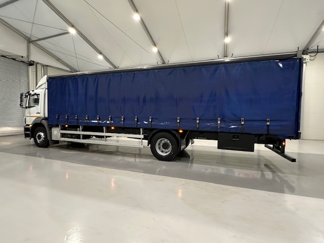 Mercedes 1824 4×2 Day Cab Curtainsider