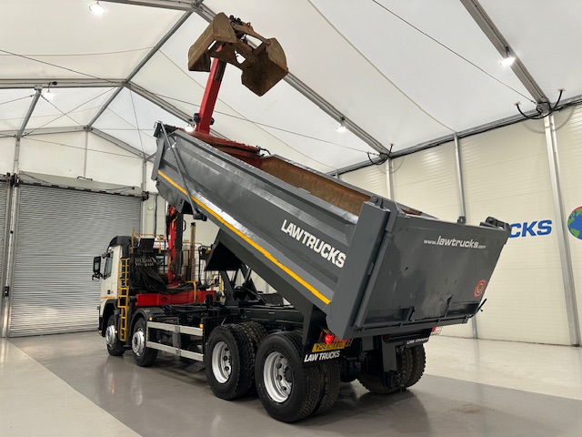 Volvo FM 370 8×4 Steel Tipper Grab