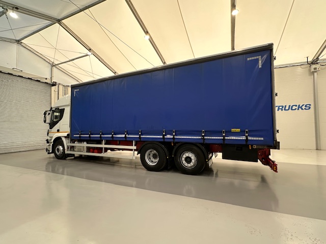 Iveco Stralis 360 6×2 Rear Steer Curtainsider