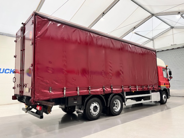 DAF CF 290 6×2 Rear Lift Sleeper Cab Curtainsider