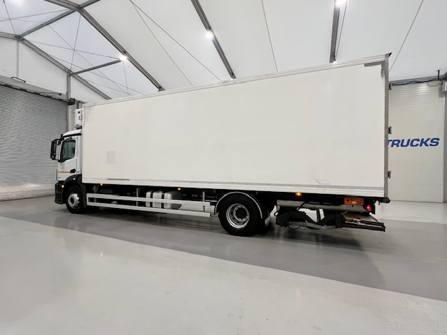 Mercedes Antos 1827 Day Cab Fridge Box