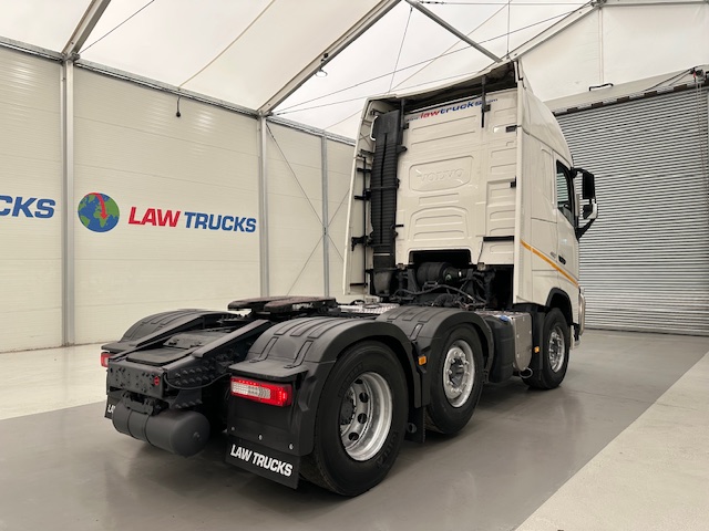 Volvo FH 460 Euro 5 6×2 Tractor Unit Safari Edition