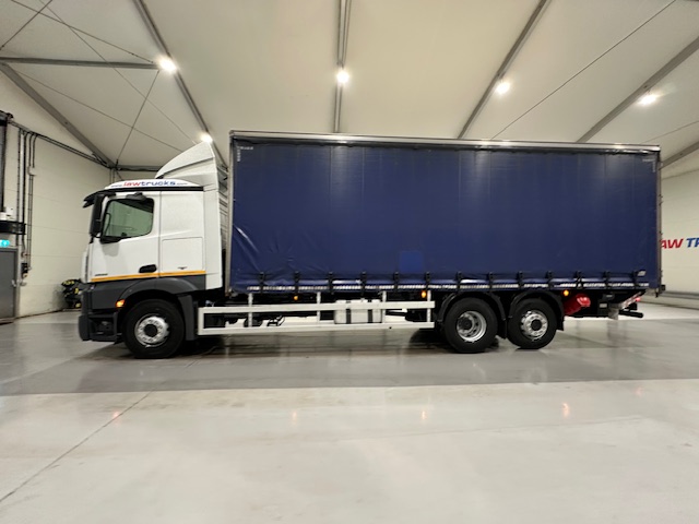 Mercedes Actros 2530 6×2 Sleeper Cab Curtainsider
