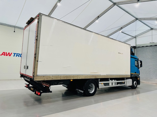 Mercedes Actros 1830 Sleeper Curtainsider Box Van