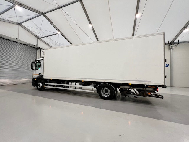 Mercedes Antos 1827 Day Cab Fridge Box