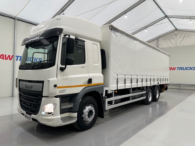 DAF CF 330 6×2 10 Tyre Sleeper Cab Curtainsider