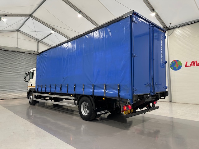 MAN TGM 18.250 4×2 Sleeper Cab Curtainsider