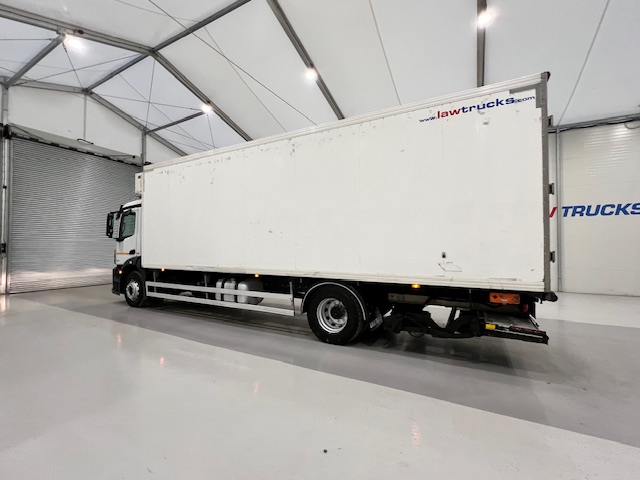 Mercedes Antos 1827 Day Cab Fridge Box