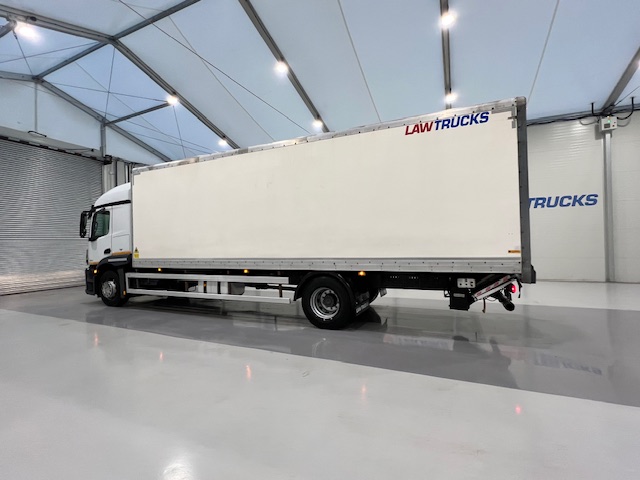 Mercedes Actros 1824 4×2 Sleeper Cab Box Van