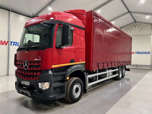Mercedes Actros 2533 6×2 Sleeper Cab Curtainsider
