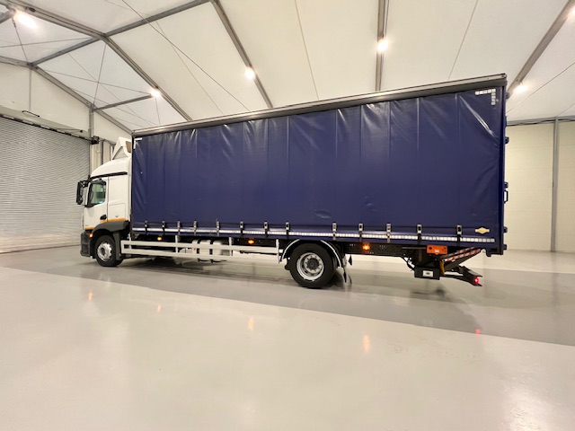 Mercedes Actros 1824 Sleeper Cab Curtainsider