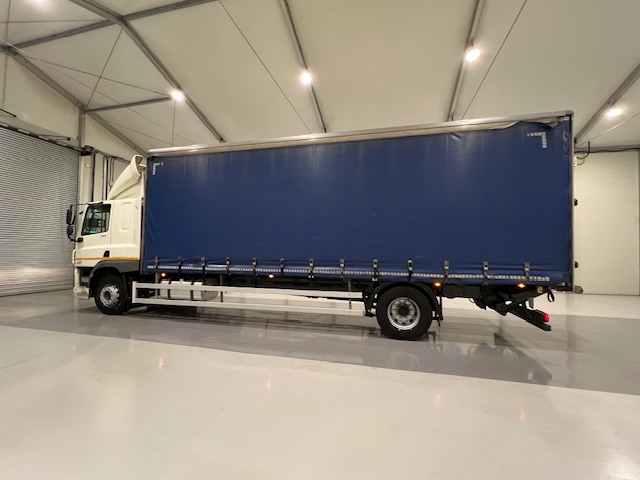 DAF CF 250 4×2 Sleeper Cab Curtainsider