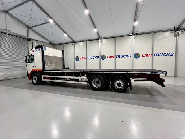 Volvo FM 330 6×2 Rear Lift Sleeper Cab Flatbed