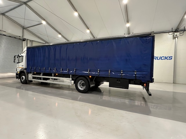 Mercedes 1824 4×2 Day Cab Curtainsider